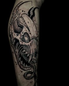 tatoueur saint etienne tattoo crâne loup