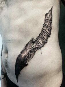 tatoueur saint etienne tattoo dague